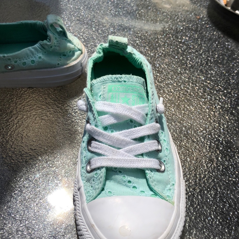 Size 6 converse shoes